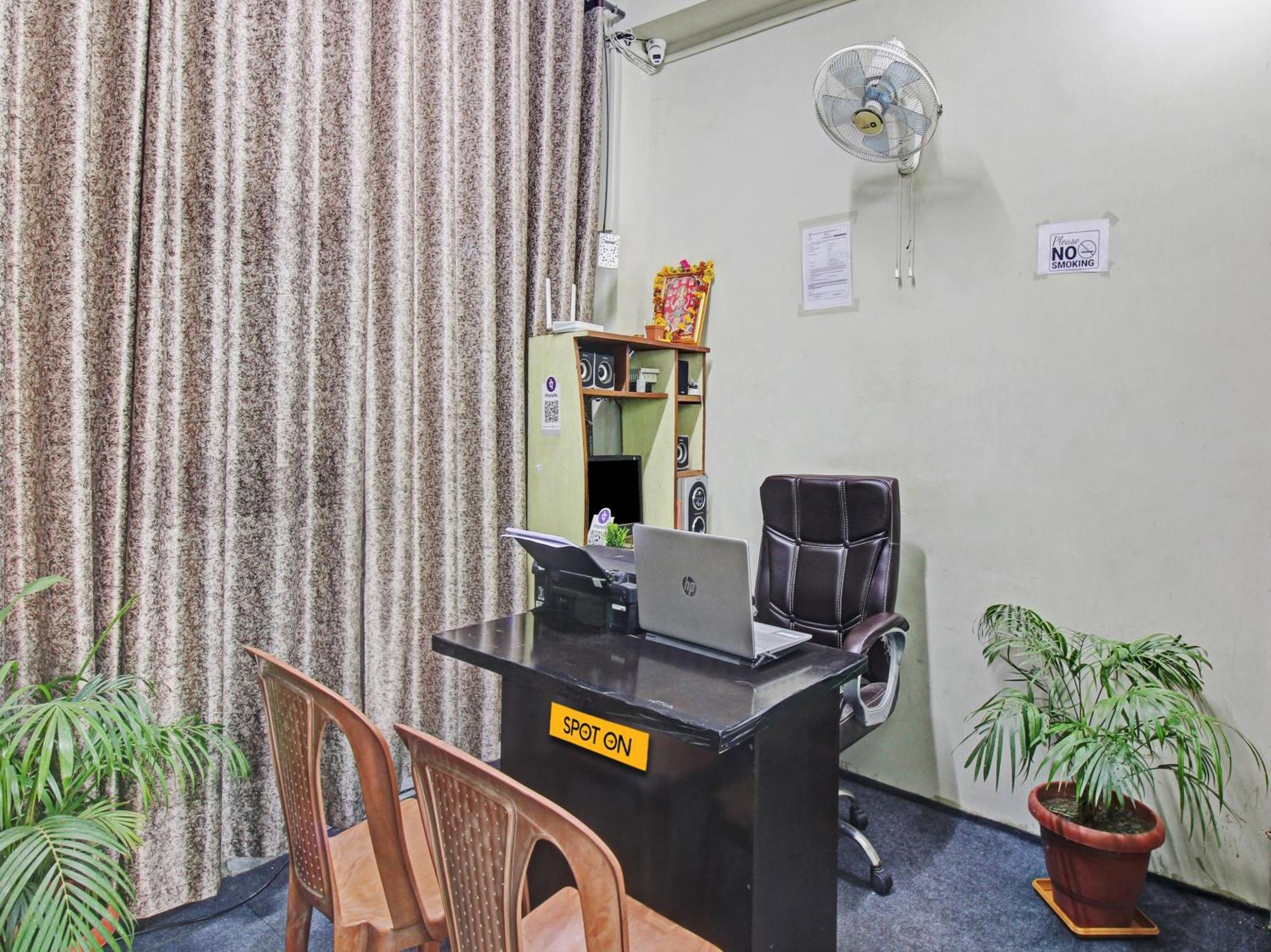 Hotel O G.K Lodging And Guest House Sakardara Exterior photo